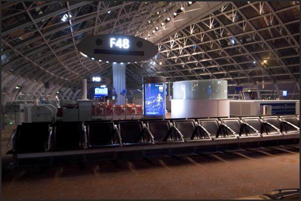 未明のシャルル・ド・ゴール空港