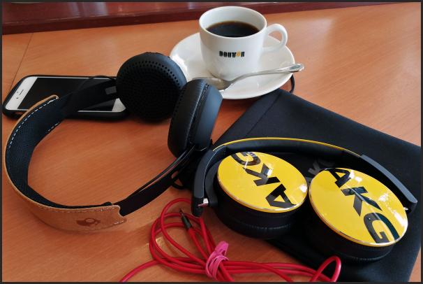 AKGとSkullcandyのヘッドホン