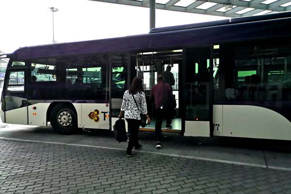 スワンナプーム国際空港のバス
