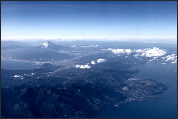 飛行機内から見た富士山